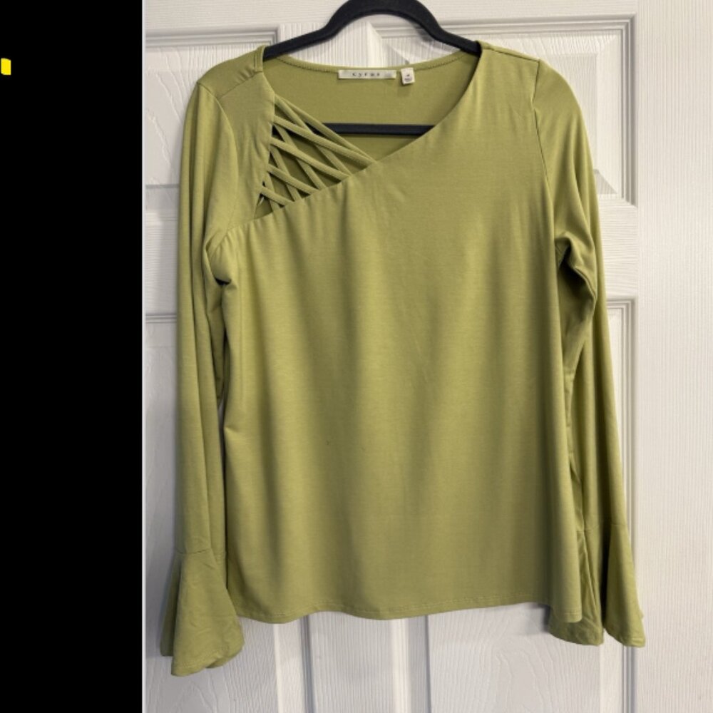 Cyrus Women's Size‎ Medium Long Sleeve Avocado Green Top Stretch Good Condition